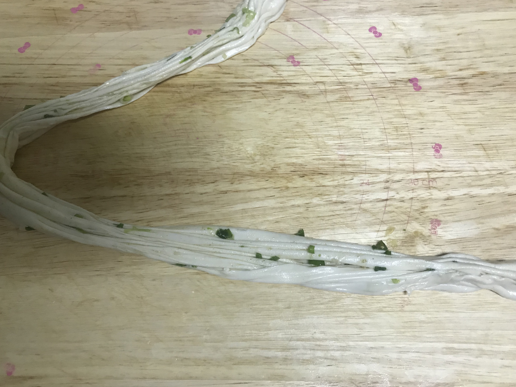 蔥花餅好吃的做法，一抻一卷，柔軟筋道，香酥多層，簡單還好吃