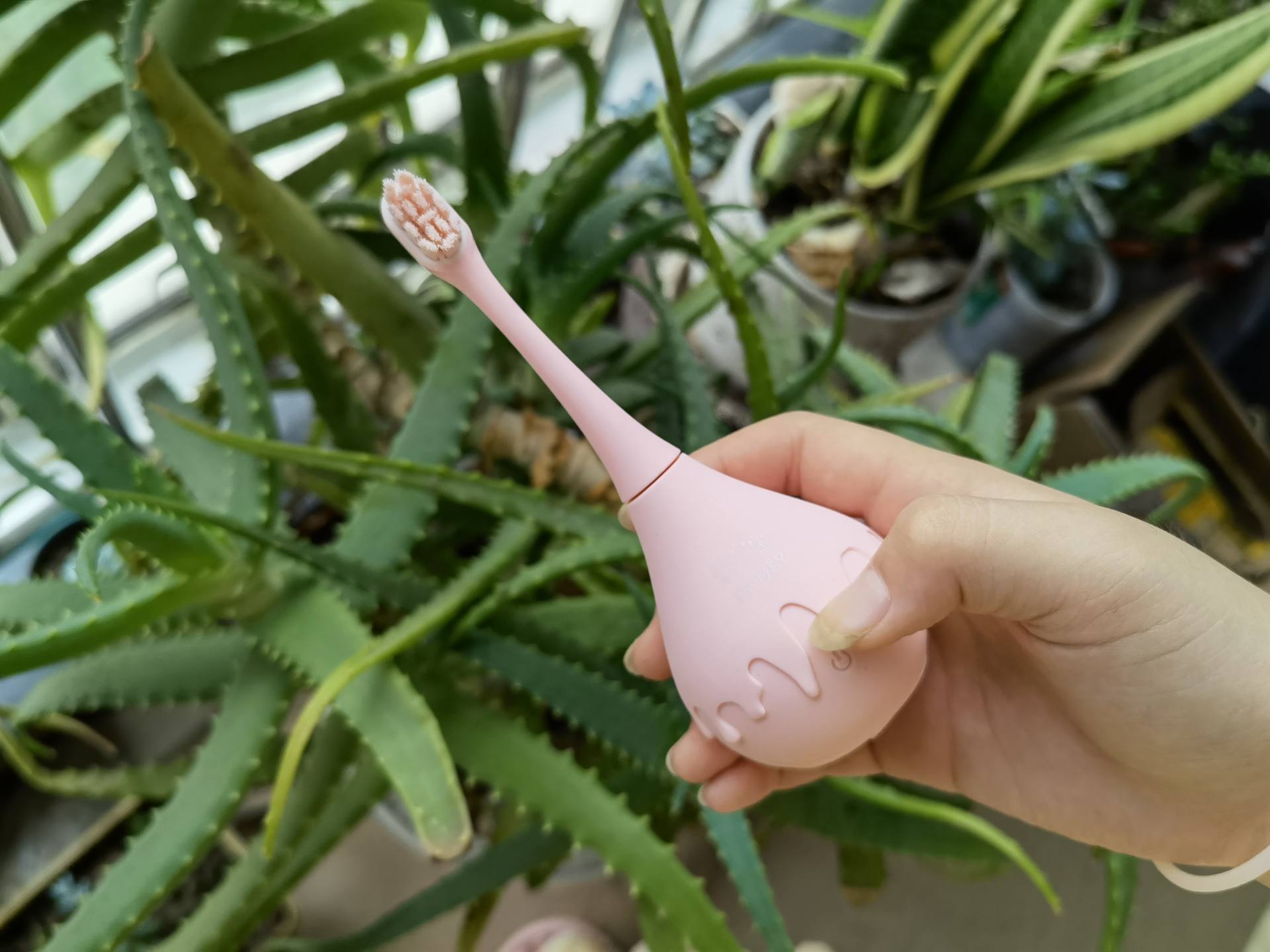 儿童电动牙刷怎么选？COMBO咸蛋超人联名款贴心呵护宝宝稚嫩牙齿