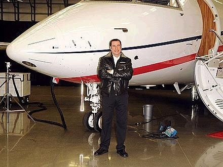 花4亿美元在家里建造机场？这个美国演员比飞行员都厉害