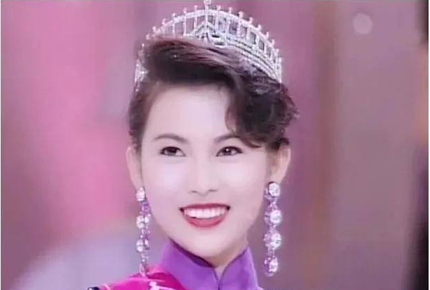 弃给她1.6亿的刘銮雄，离开相恋3年的吴奇隆，蔡