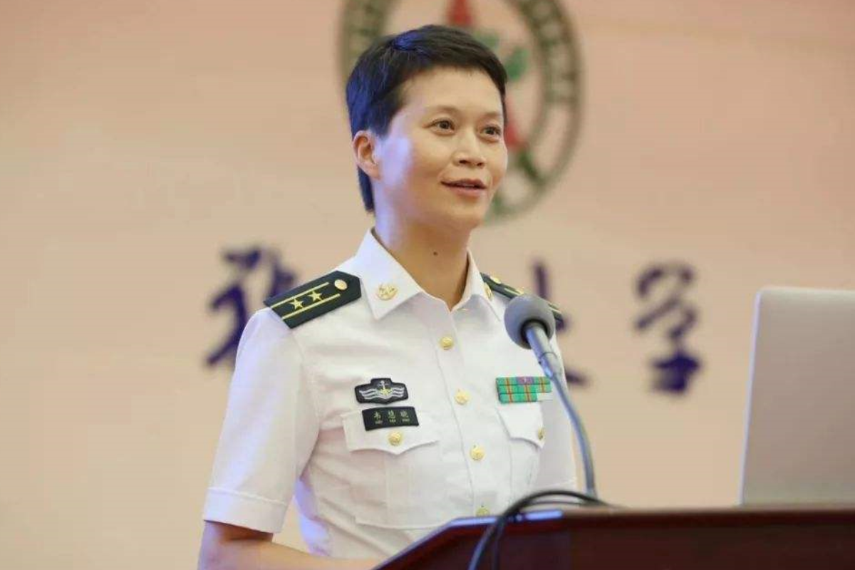 海軍首位女副艦長有多牛？寧可放棄百萬年薪，也要在34歲時入伍