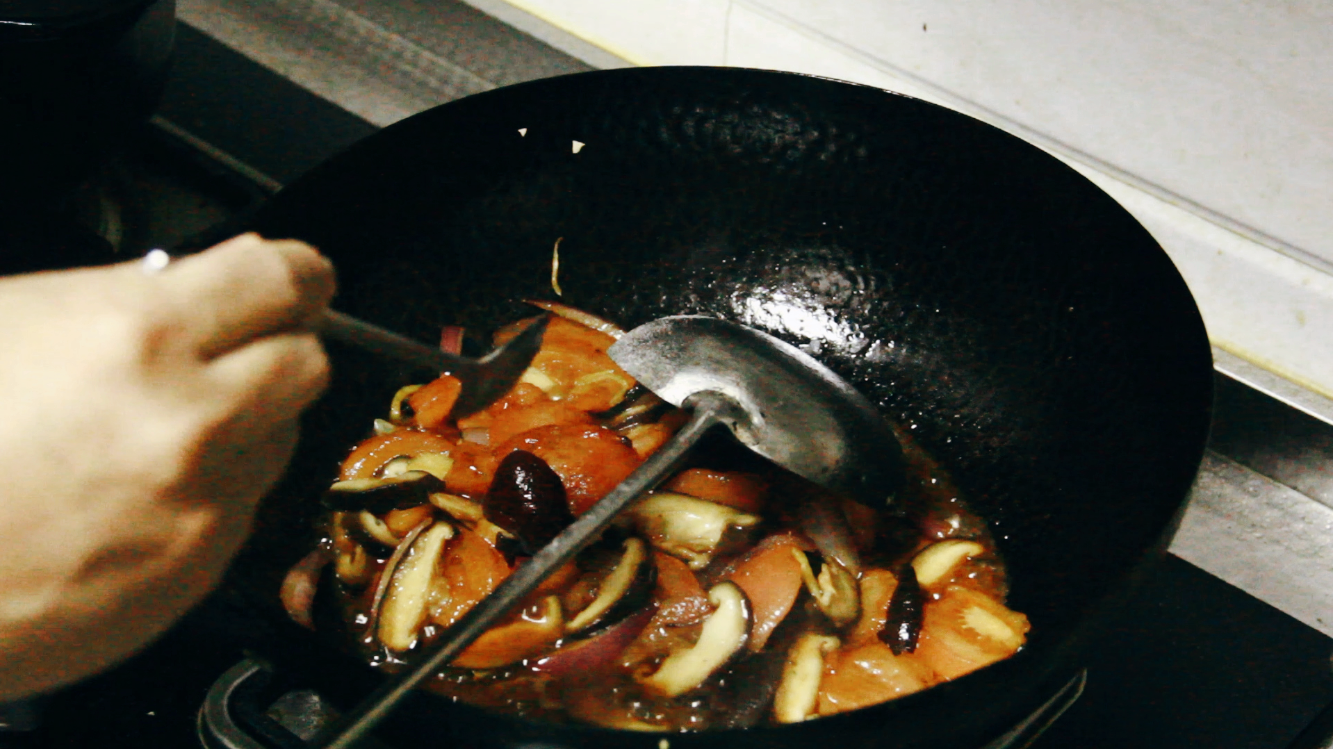 年夜饭压轴菜素烧番茄香菇做法（带视频