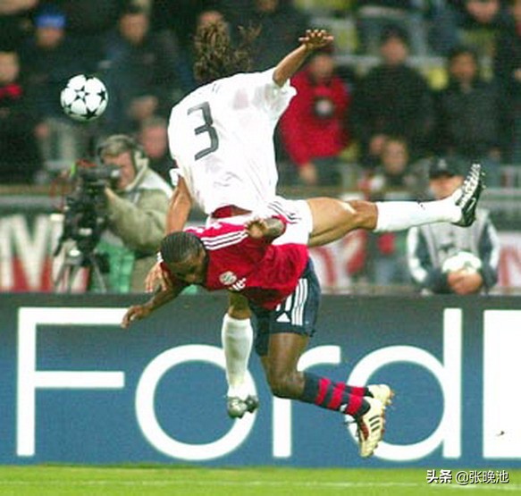 AC米兰队史今天：2002年欧冠因扎吉双响，2比1客胜拜仁