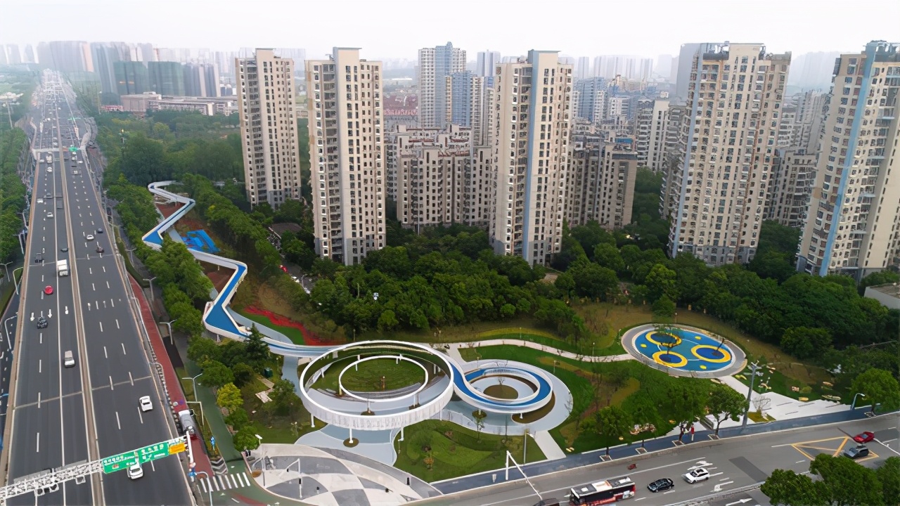 "竹林路连接老城厢,途经天宁区政府,又延伸至天宁区未来智慧城三新
