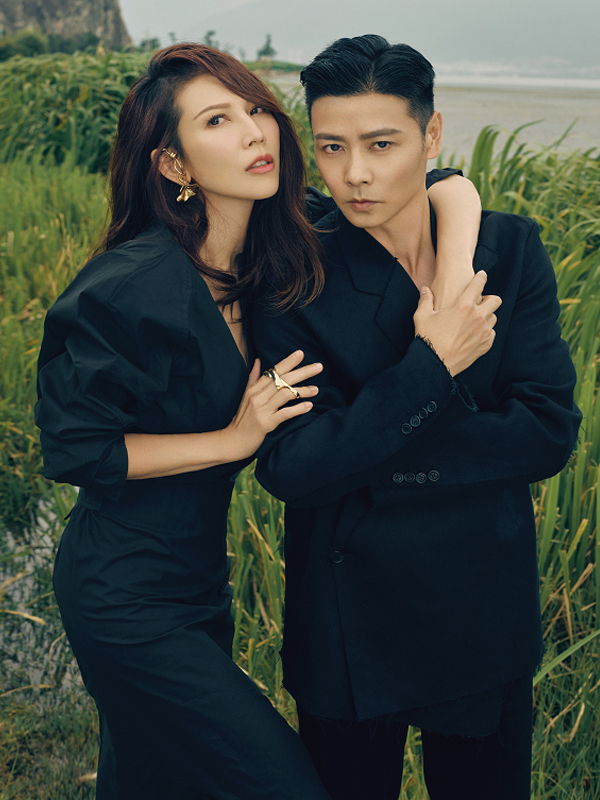 47岁蔡少芬越来越有女人味，与老公穿情侣装太撩了！谁能不羡慕