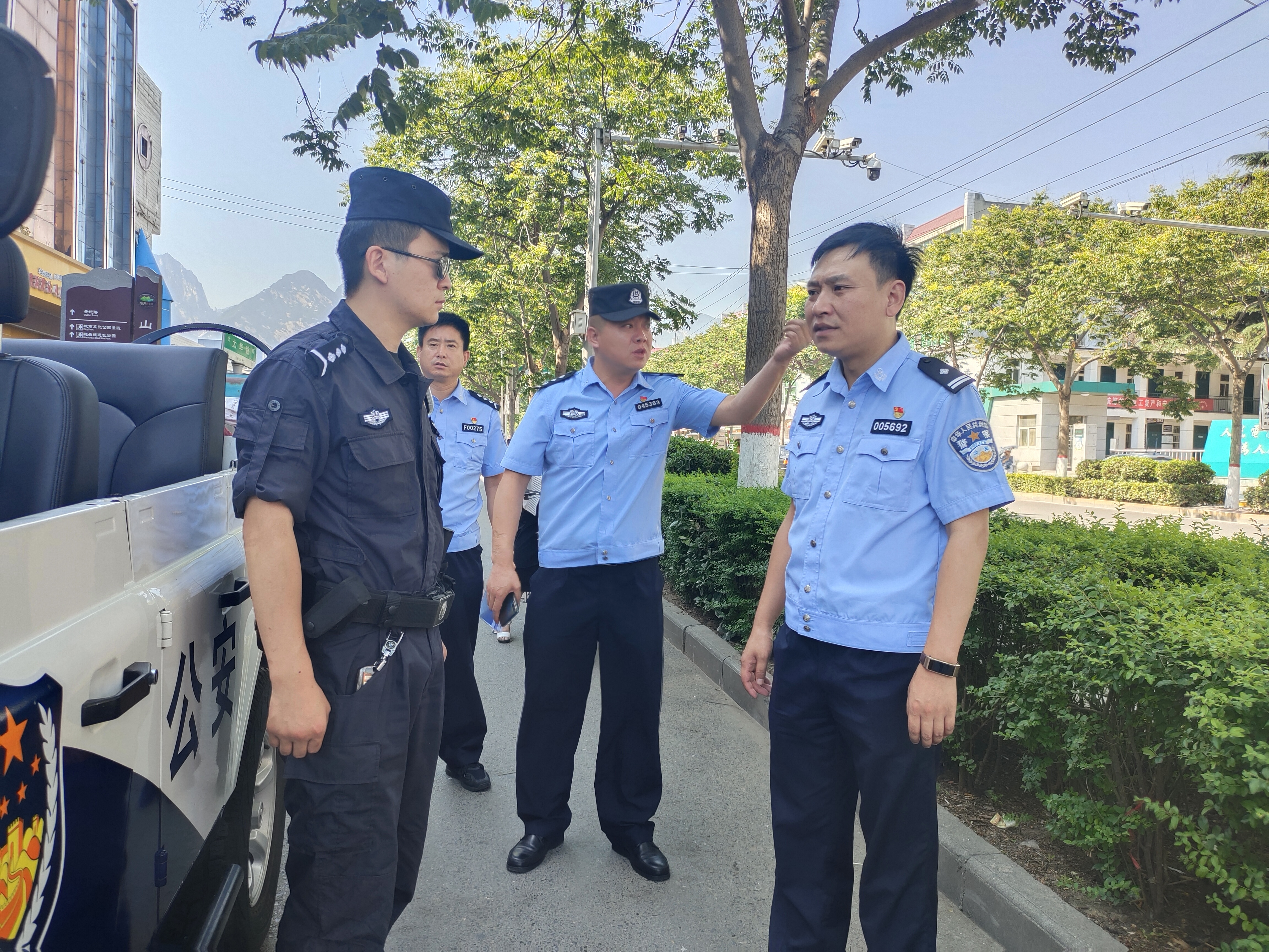 华阴公安：巡特警党支部下沉一线检查督导 守好巡逻防控“责任田”