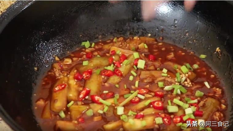 茄子最下饭的做法，不用过油，鲜香开胃又解馋，出锅全家人抢着吃