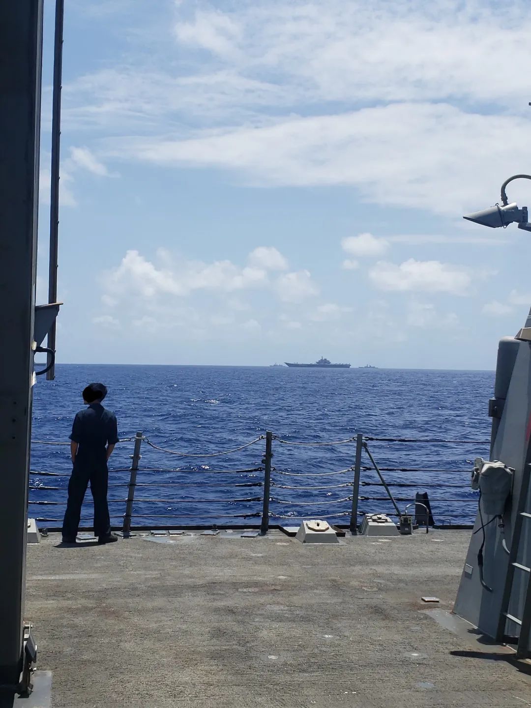 美軍華裔士兵拍遼寧艦訓練，強大！ 希望美軍不要和中國軍事衝突