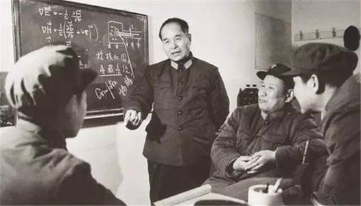 知道我国要造原子弹，金庸疑似发文嘲讽？这时