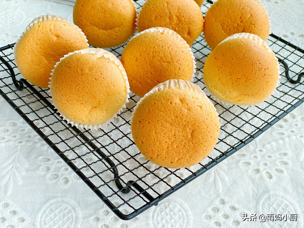 不回缩不塌陷，私房爆款的纸杯蛋糕，松软细腻，新手1次成功