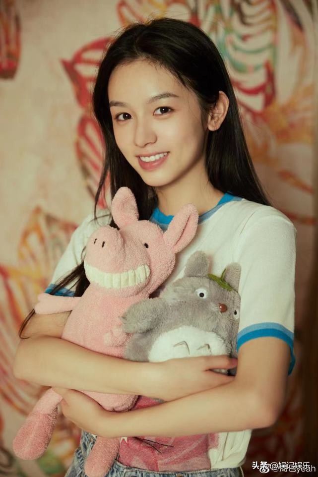 《中餐厅》官宣，黄晓明简介秀幸福，侧面证实在家做菜投喂妻儿？