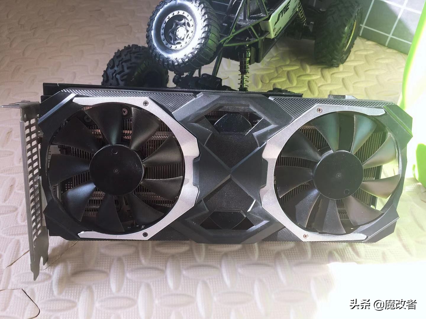 更换硅脂真的能够让显卡降温降噪吗？-实测网红爆款硅脂信越7921