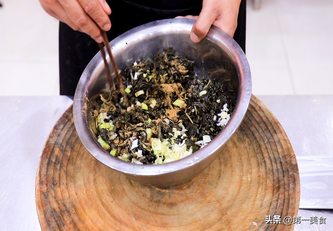 图片[4]-河南人最爱吃的“芝麻叶面条”做法 芝麻叶不苦技巧-起舞食谱网