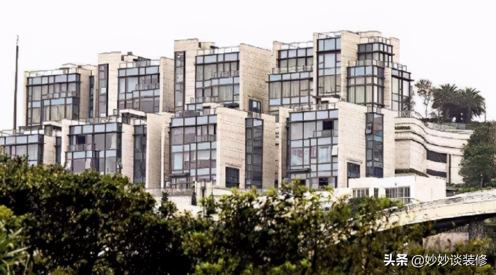 模範夫妻張智霖袁詠儀的家，室外景色霧中云裡，有種隱居式的生活