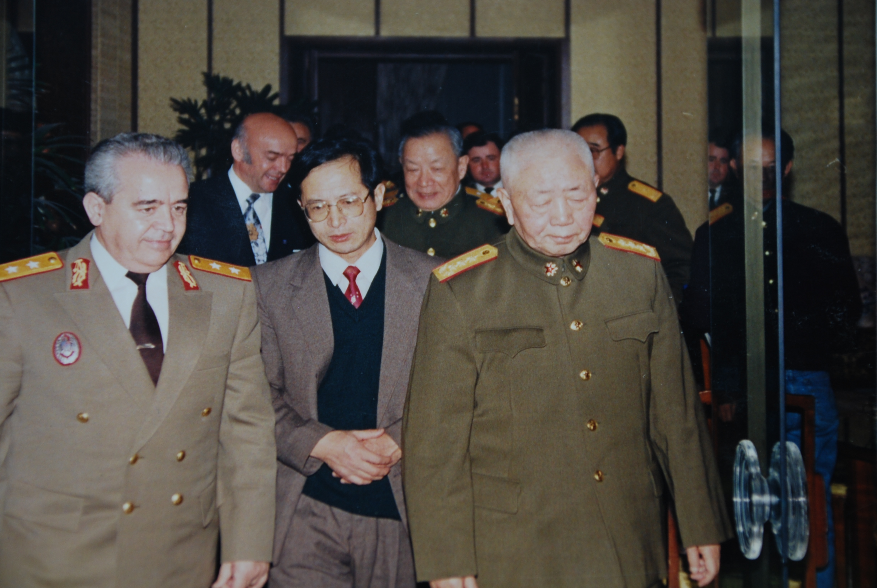 “中国航母之父”刘华清，登上美国航母考察时