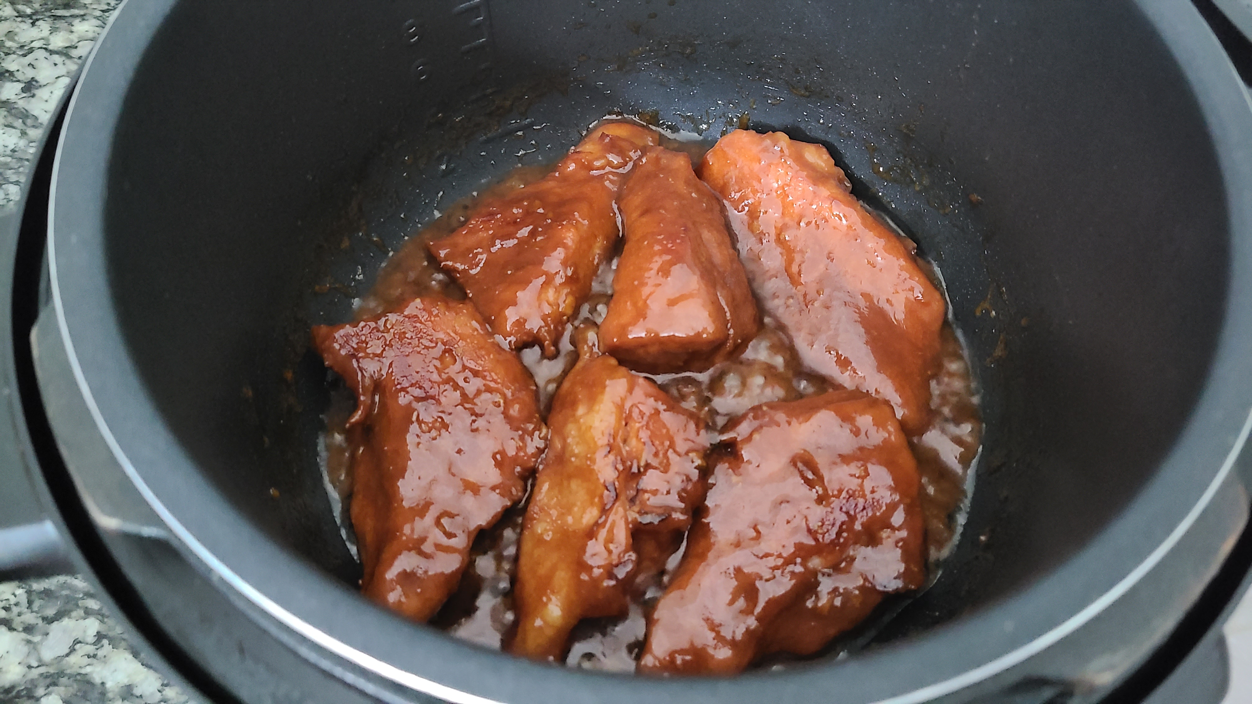 蜜汁叉烧，是广东很出名的一道菜，好吃又好看，太香了