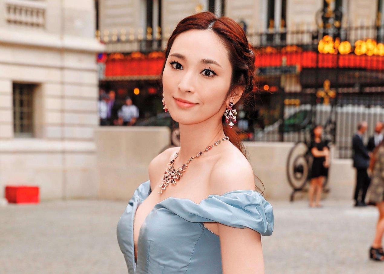 吴佩慈富商男友纪晓波，被爆欠下巨额房租，遭遇房东公开追债