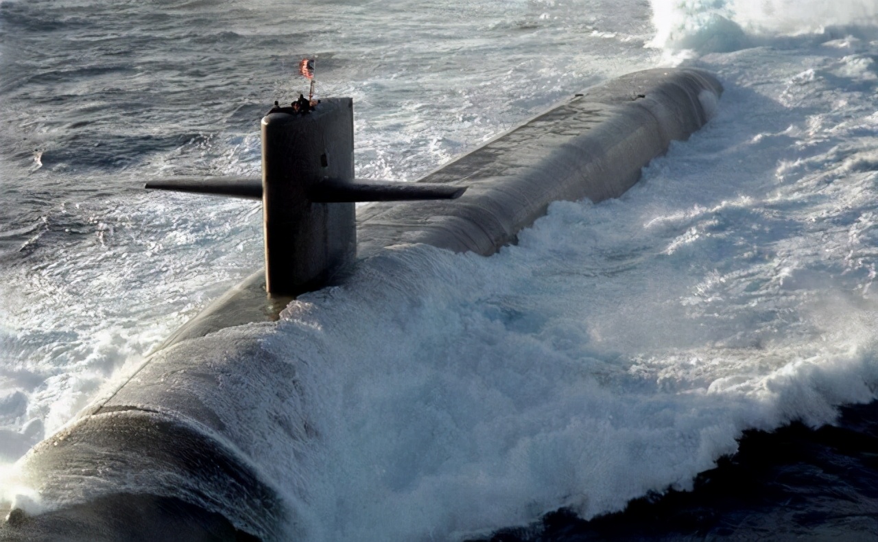 从海底潜艇发射一颗洲际导弹，被轰炸国知道是哪国发射的吗？