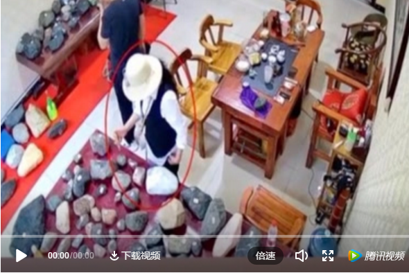 云南惊现“翡翠女飞贼”，沉迷赌石盗走60件毛料