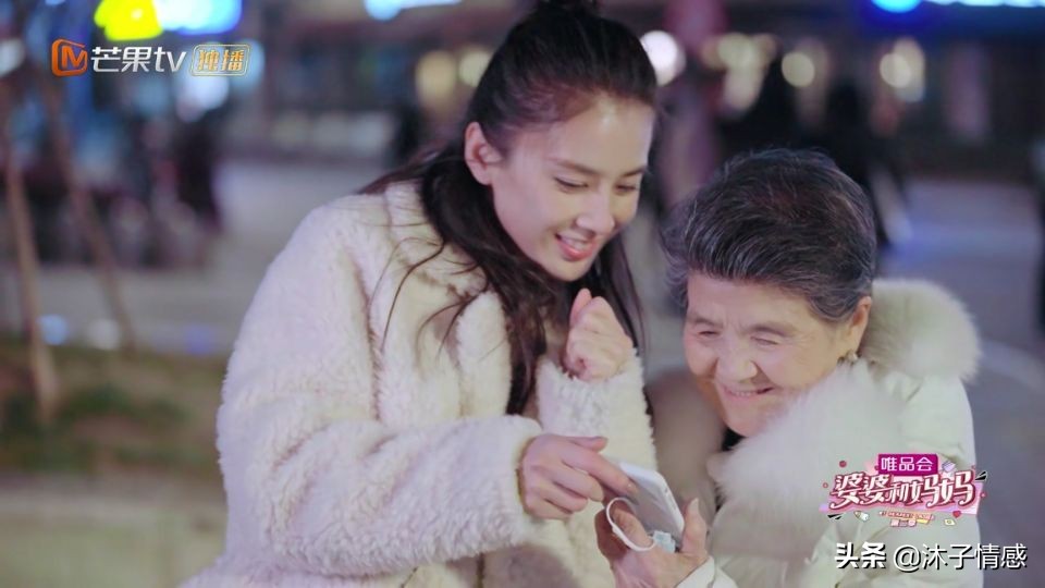 黄圣依的婆婆被网友夸赞，看完她做的这些事，我明白了