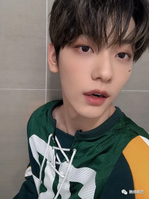 被美貌震惊,真的太适合这种造型的这位男团爱豆