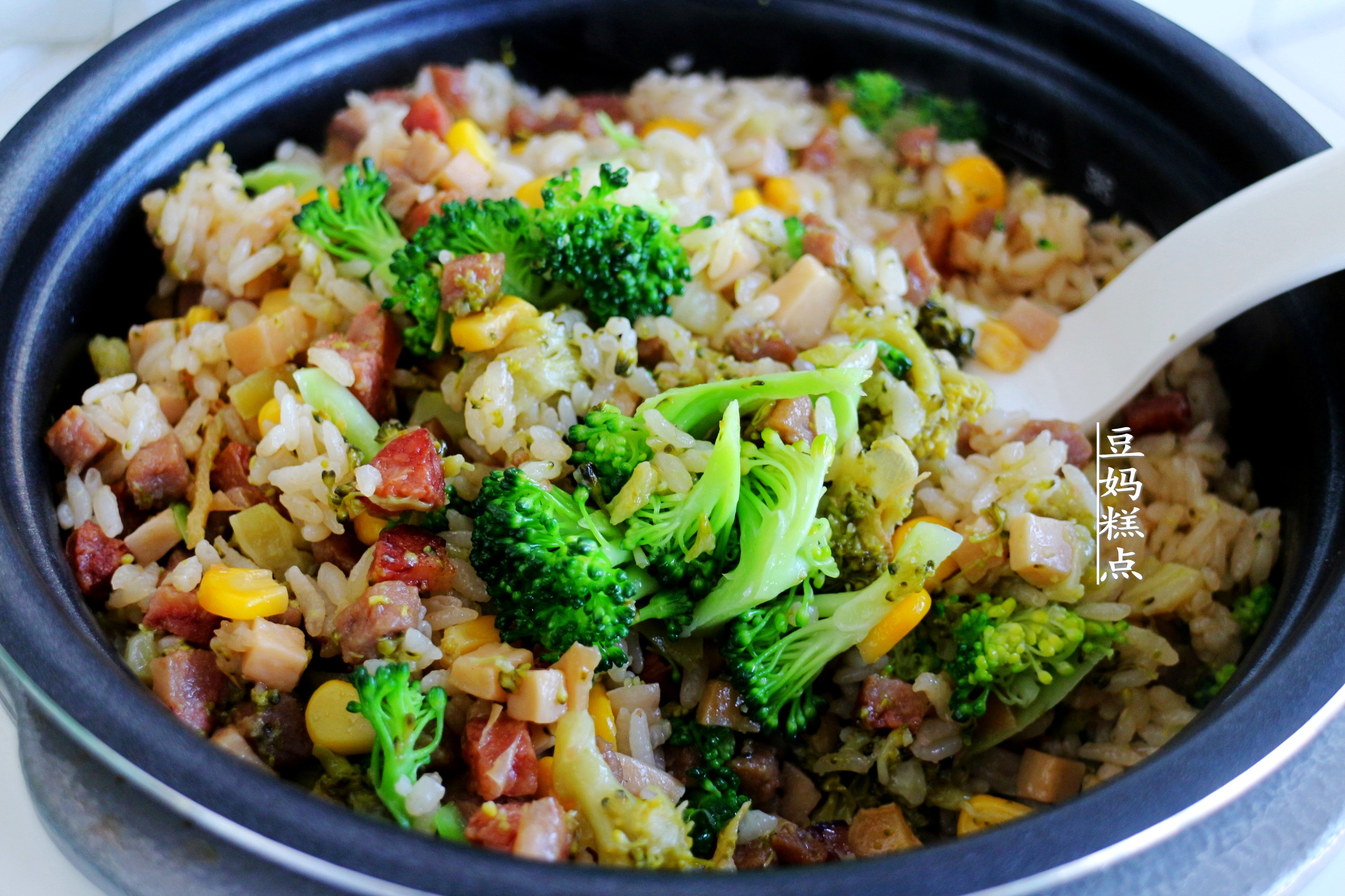 懶得做飯，就這樣燜一鍋好了，有菜有飯適合全家老小