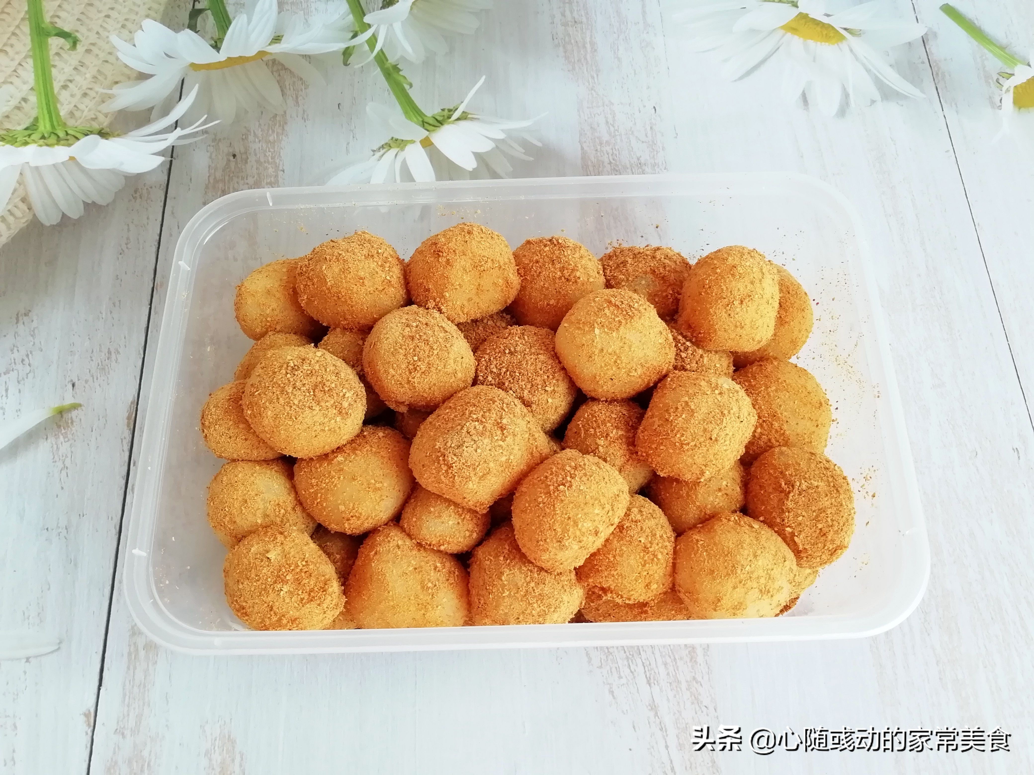 開春後，多做這個吃，不煎不炸，蒸一蒸裹上一物就能吃，香甜軟糯