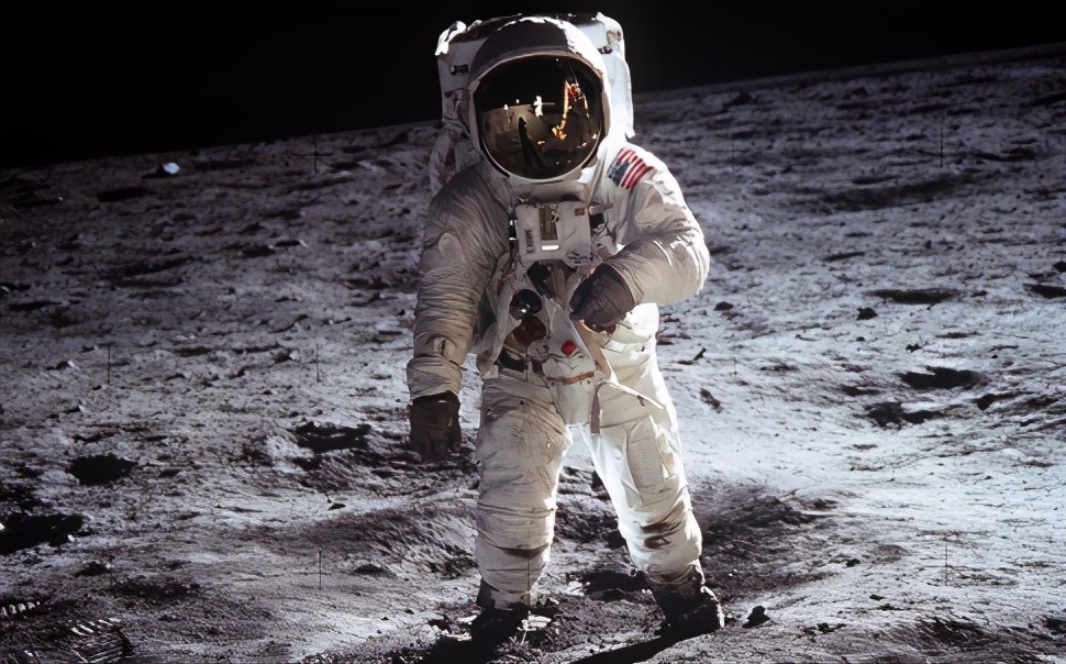 登月真实性为何遭怀疑？自从阿波罗计划后，美国为何不再登月