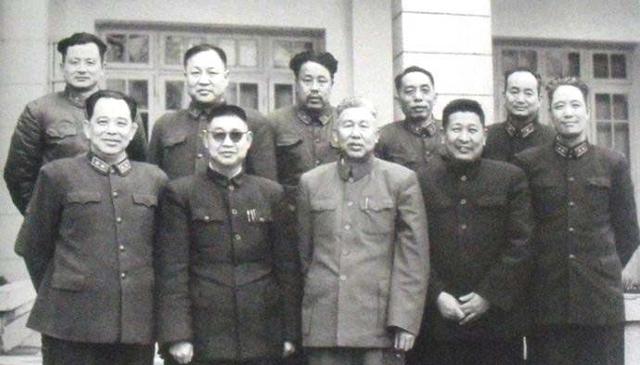 此中将只有一只眼，顶尖悍将才可与他搭档，还