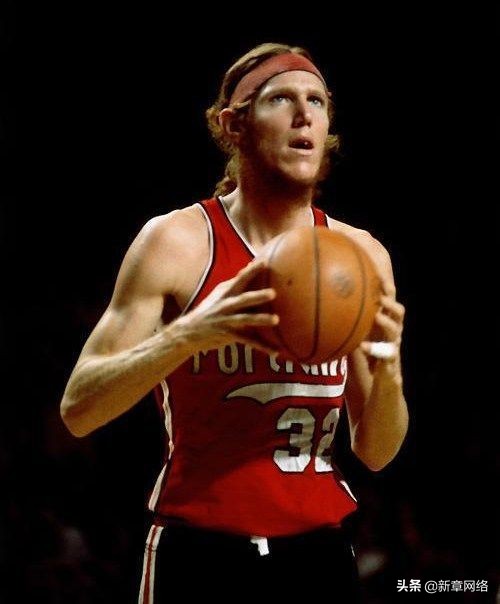 NBA 史上有哪些「巅峰期非常强，但巅峰期很短」