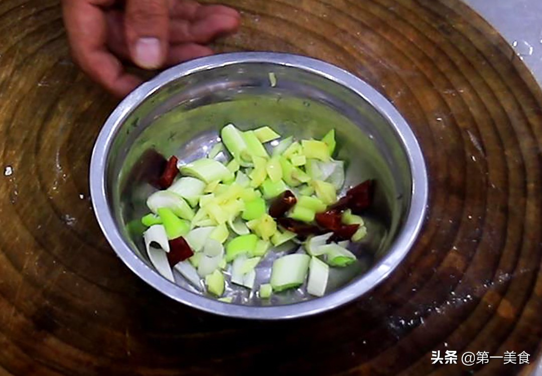 图片[4]-【五花肉煎豆腐】做法步骤图 厨师长分享秘制做法 金黄香酥又-起舞食谱网