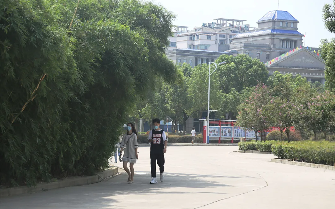 阔别整整8个月，鄂州这所大学开学啦！久盼、重逢、拥抱