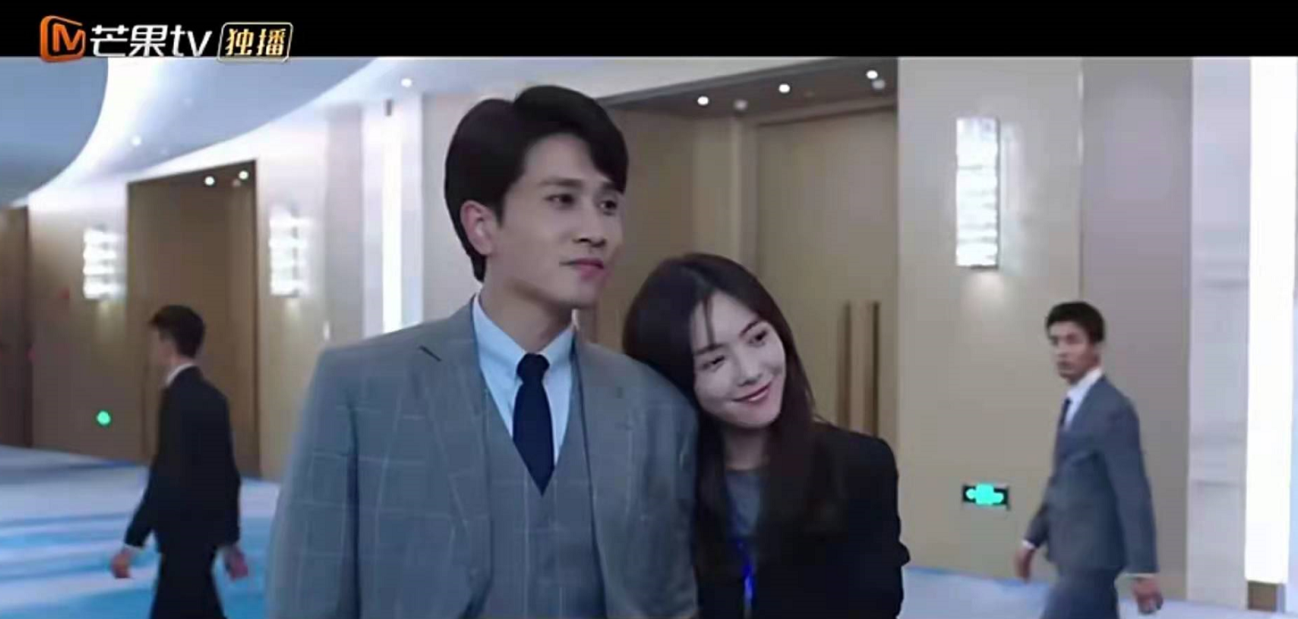 柯滢雨夜寻断指,封潇声俯身摸头镜头全无 阳光之下路透剧情删减严重