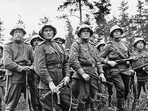 二战后， 为何苏联没派兵驻守日本， 而让美国一