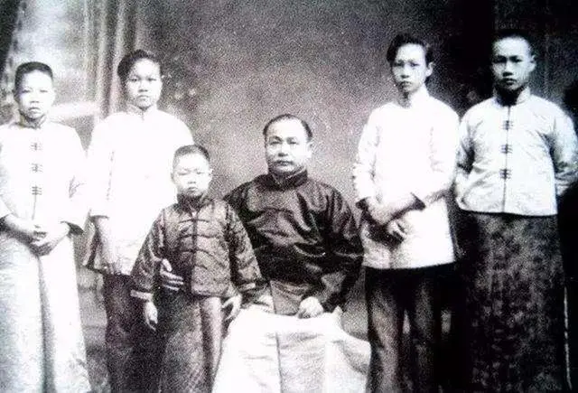 课本之外的詹天佑，一生有八个孩子，一月工资