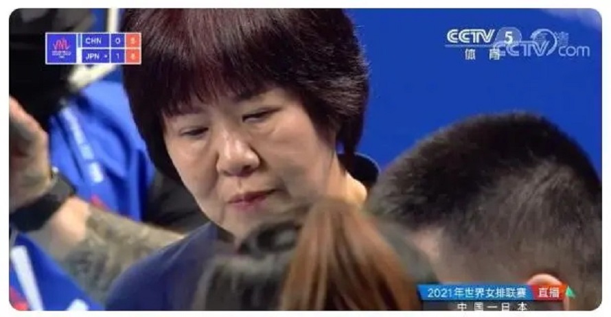 中国女排丢世界第一！舆论浪潮袭来，“女排精神”或被重新定义？