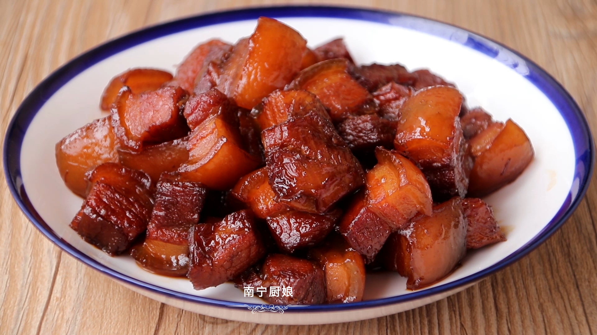做紅燒肉時，焯水和直接燉都不對，大廚教你正確做法，軟糯還不膩