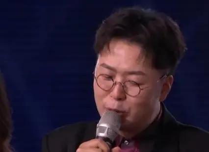 跨年晚会状况百出：汪涵不在状态，应采儿假唱