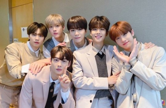 突袭送惊喜astro送上年末礼物与粉丝温暖跨年