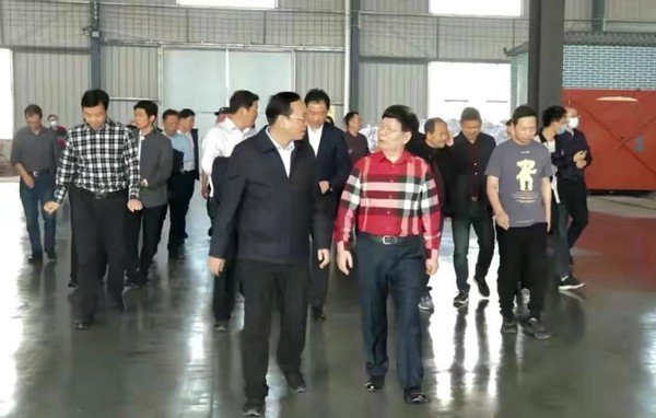赤壁市委書(shū)記盛文軍、市長(zhǎng)董方平走進(jìn)“竹鹽+”華中研發(fā)基地