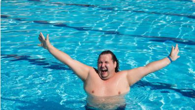 游泳一小時消耗「1036」大卡？可你去游泳館，見到的人都是胖子！