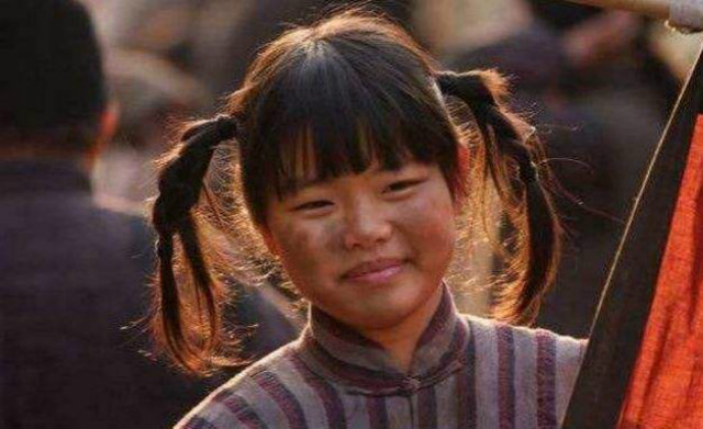 《小兵张嘎》两位演员，15年后一个当爸一个未嫁，还是老样子？