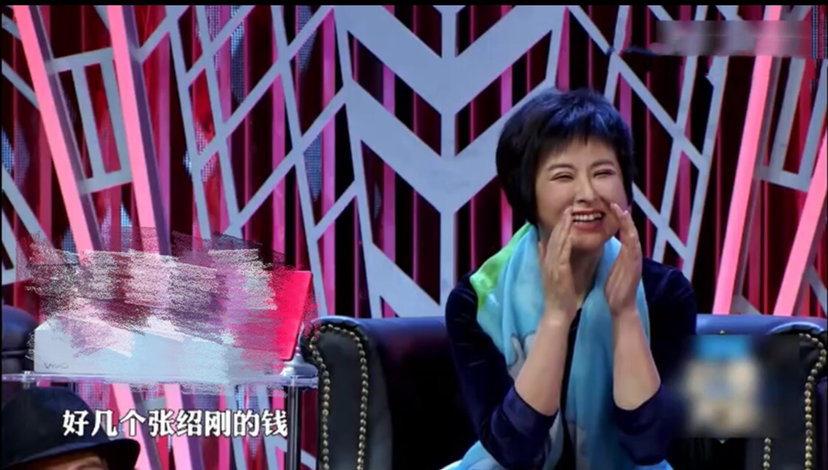 央视张泉灵近况曝光，笑容灿烂保养得当，14岁儿子身高已赶超她