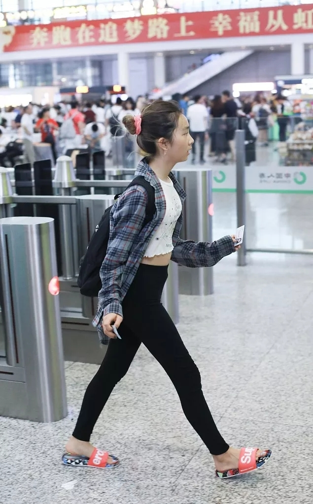 15歲多多身材發福變成熟，穿透視裙首次秀曲線，身高赶超172孫莉