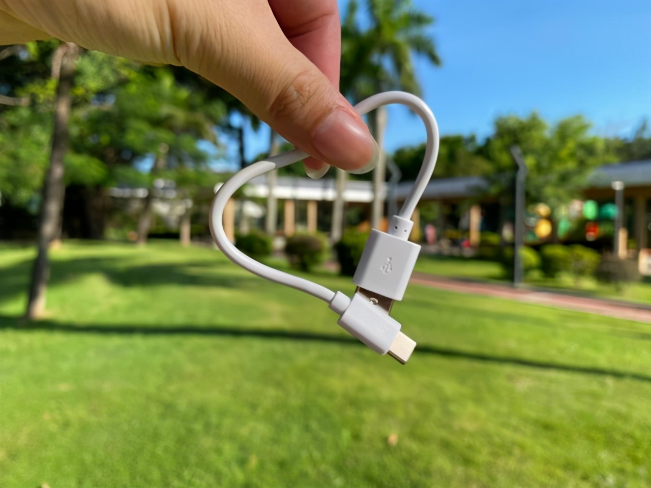 aigo A10S移动电源上手测评：买iPhone手机，最好备上它