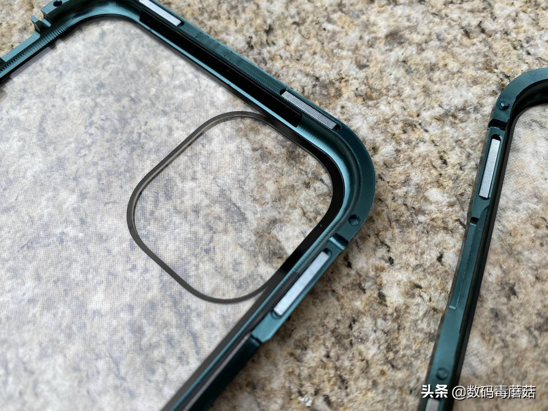 Come from the warning of 16s of evil spirit a group of things with common features: Mobile phone carapace must be bought prevent truly fall, otherwise...