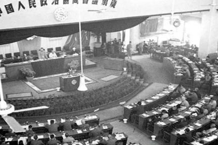 1949年毛主席请张治中来中南海，毛主席：给彭总做助手，委屈了吧