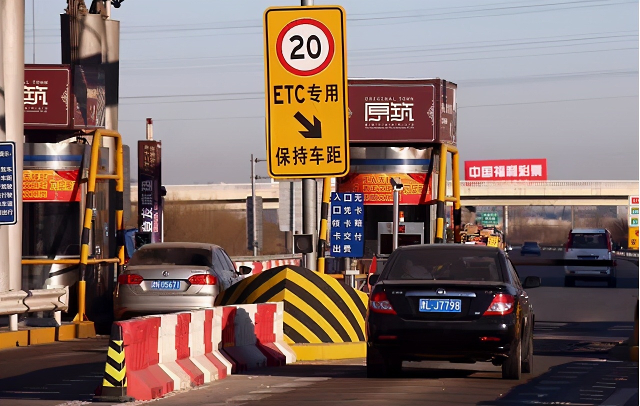 每年收费5900亿，却还亏损得十分多，高速公路收的钱都去哪里了？