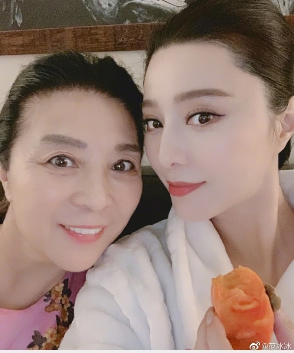 范冰冰宅家练习厨艺，透露范丞丞现状：负责赚