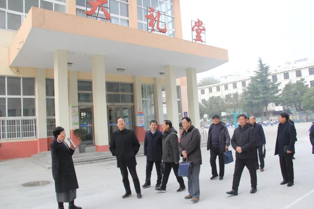 �йع�ί�쵼��������������������һ������